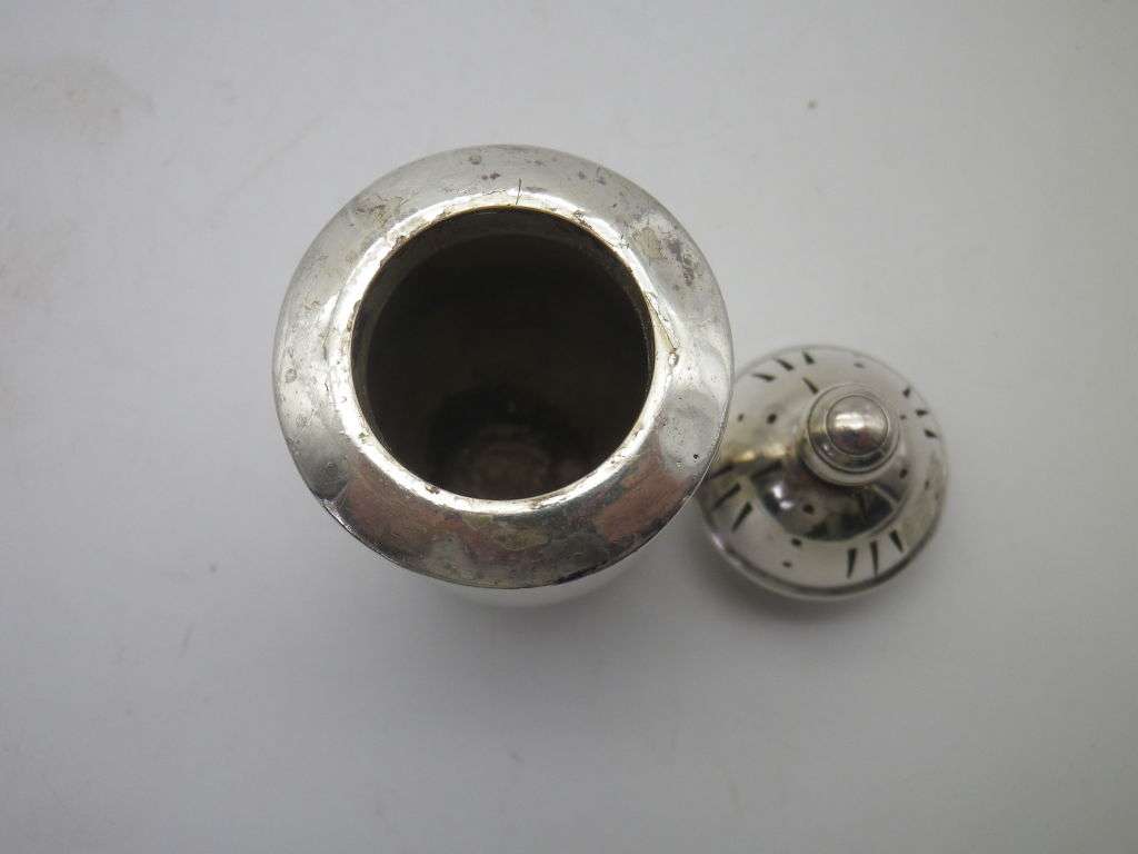 Hallmarked Silver Pepper Shaker. Birmingham 1945 38.2g 3.5x7.5cm