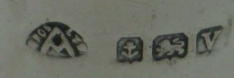 Hallmarked Silver Pepper Shaker. Birmingham 1945 38.2g 3.5x7.5cm