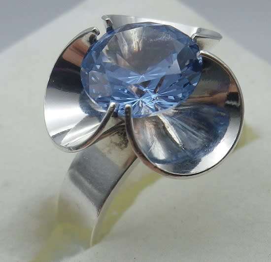 FOR ISABEL ONLY PLEASE!  ELIS KAUPPI, Finland Sterling Silver & Topaz adjustable ring. 6.4g