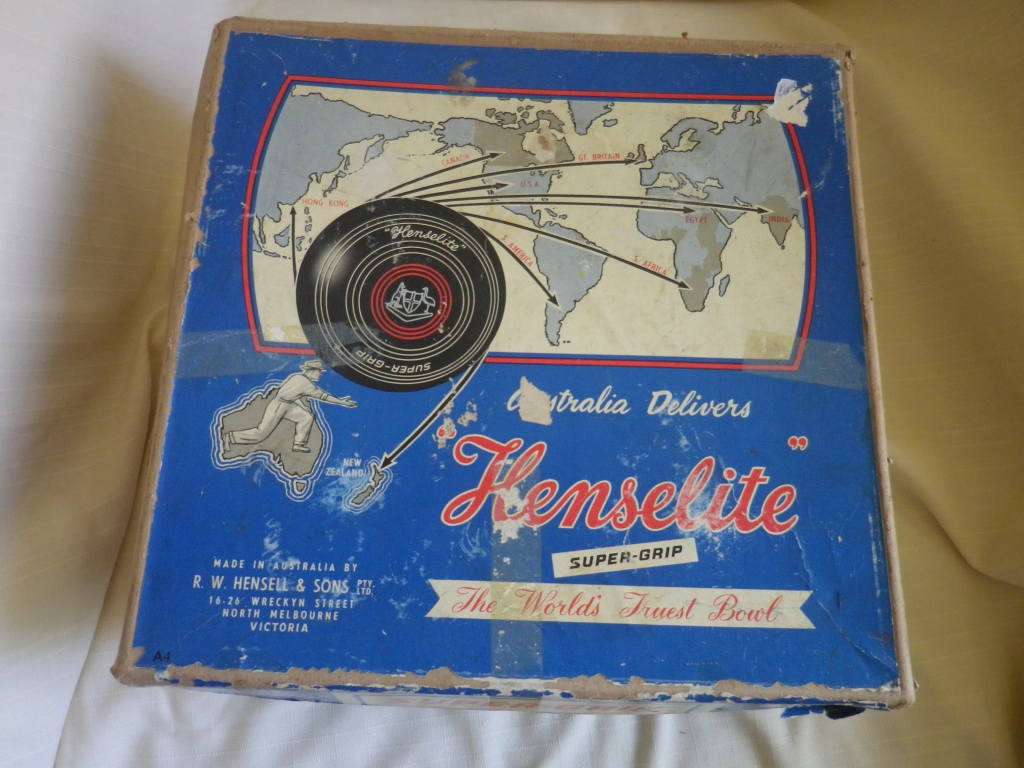 Boxed set of 4 Vintage HENSELITE Championship  Size 4 3/4 Sure Grip Bowls. SA Model