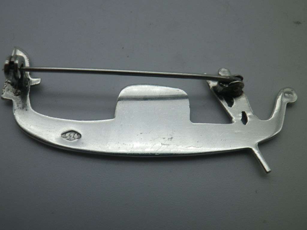 Sterling Silver & Marcasite Vintage GONDOLA brooch. 5cm long 5g