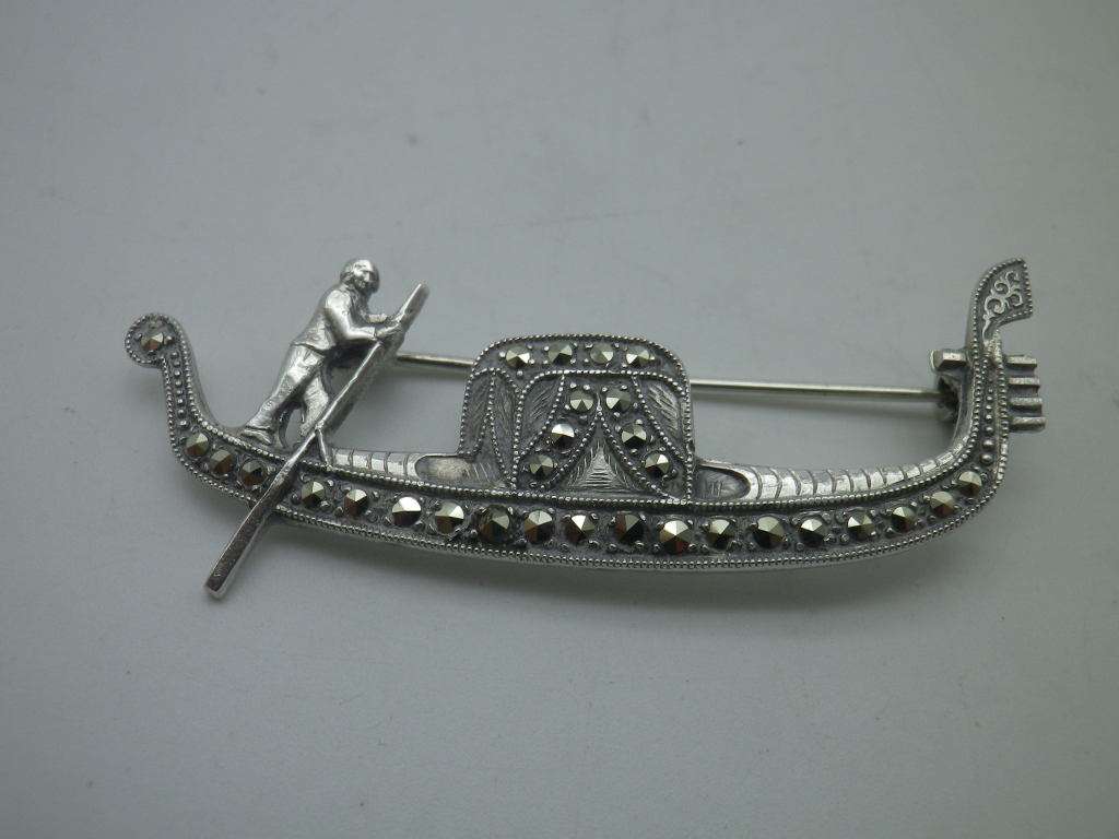 Sterling Silver & Marcasite Vintage GONDOLA brooch. 5cm long 5g