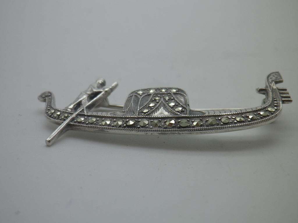 Sterling Silver & Marcasite Vintage GONDOLA brooch. 5cm long 5g