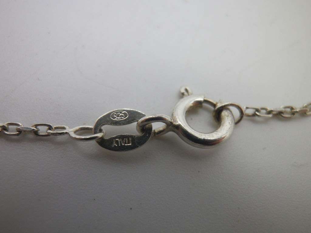 Gorgeous STERLING SILVER & Carved Amber flower necklace. 6.6g 52cm