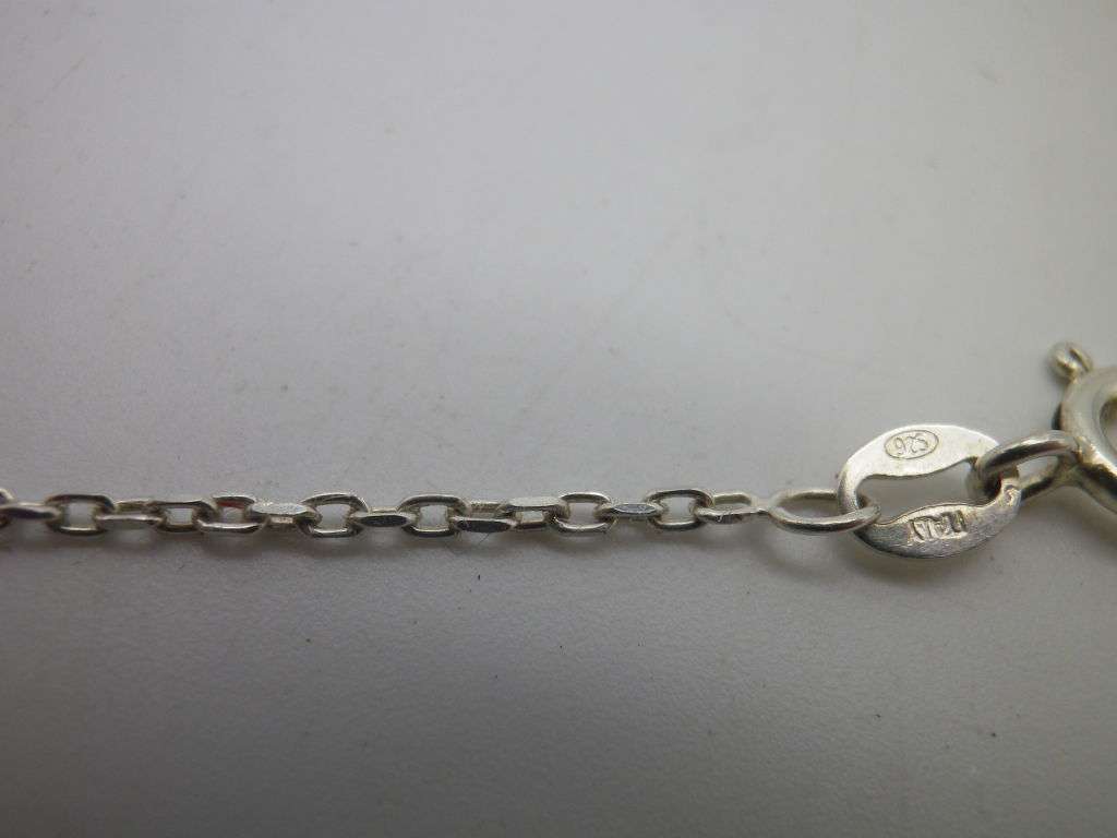 Gorgeous STERLING SILVER & Carved Amber flower necklace. 6.6g 52cm