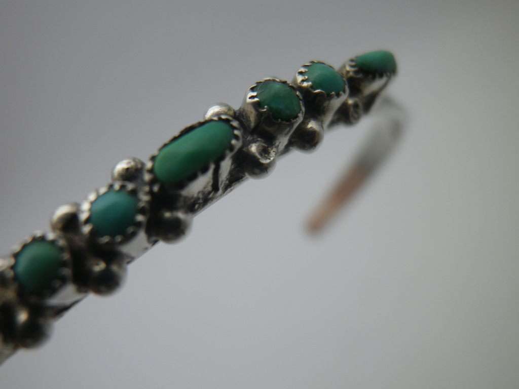 Vintage Sterling Silver & Turquoise Child's bangle. 5g