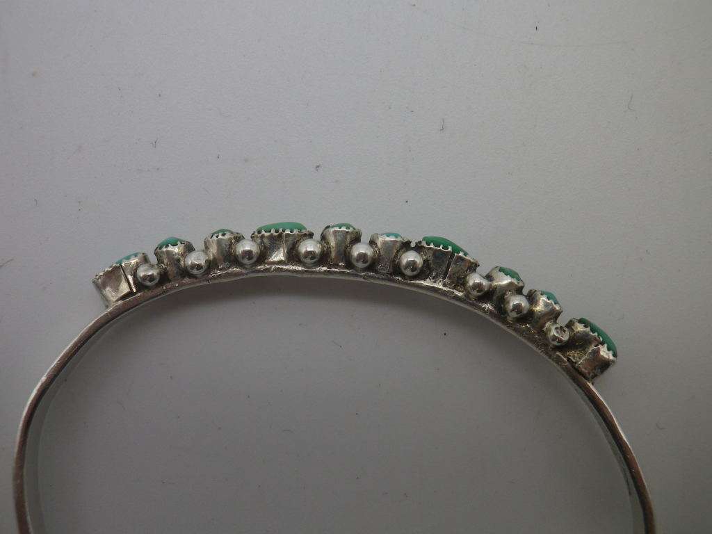 Vintage Sterling Silver & Turquoise Child's bangle. 5g