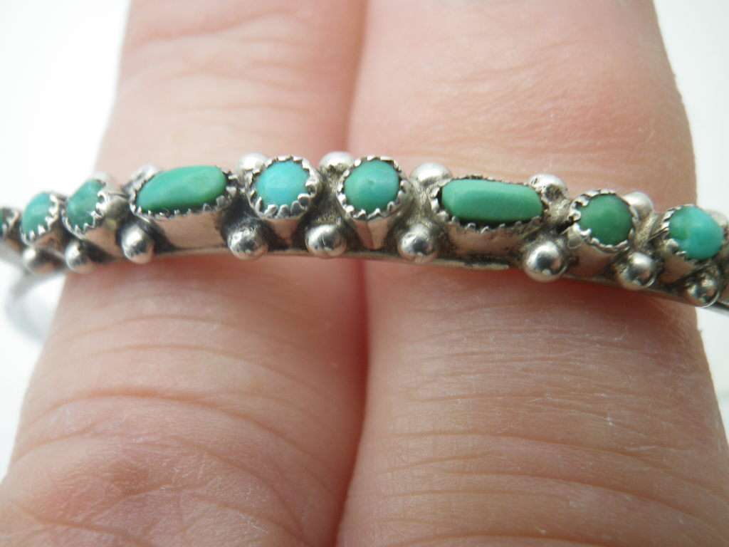 Vintage Sterling Silver & Turquoise Child's bangle. 5g