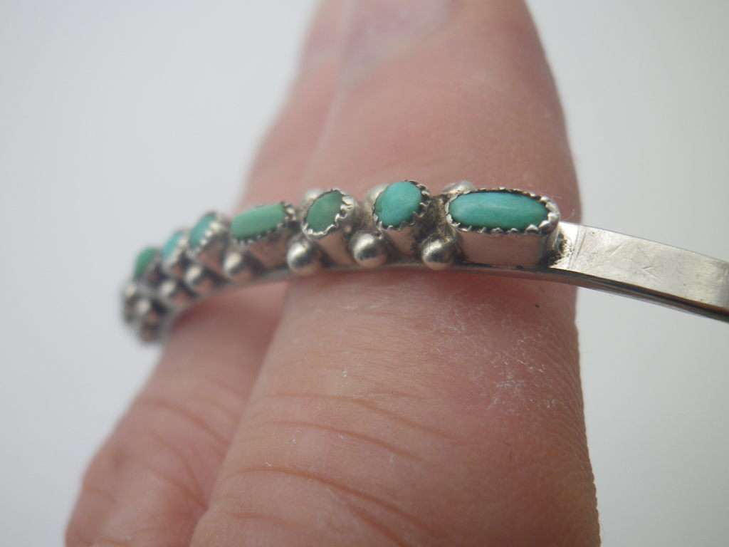 Vintage Sterling Silver & Turquoise Child's bangle. 5g