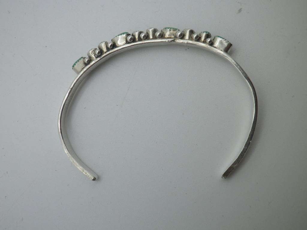 Vintage Sterling Silver & Turquoise Child's bangle. 5g