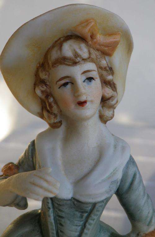 CHARMING LITTLE CERAMIC LADY with basket of fruit. LOVELY DETAIL. MINT CONDITION