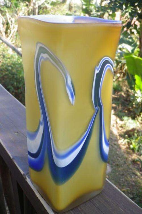 MAGNIFICENT TALL SQUARE HANDMADE STUDIO GLASS VASE. VIVID BLUE & WHITE ON CARAMEL