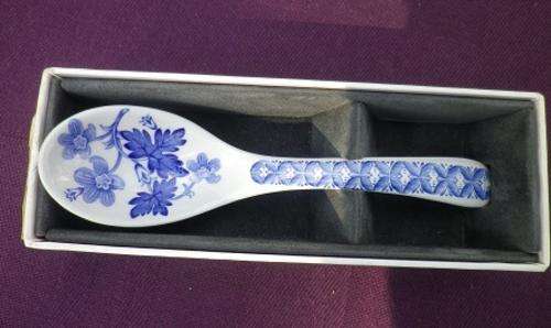 WOW!! Very collectable boxed blue&white SPODE ceramic spoon. "GERANIUM"