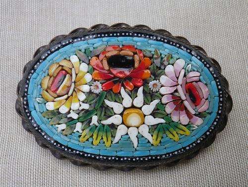STUNNING RARE LARGE OVAL VINTAGE ITALIAN  MICRO MOSAIC BROOCH. EXCELLENT CONDITION