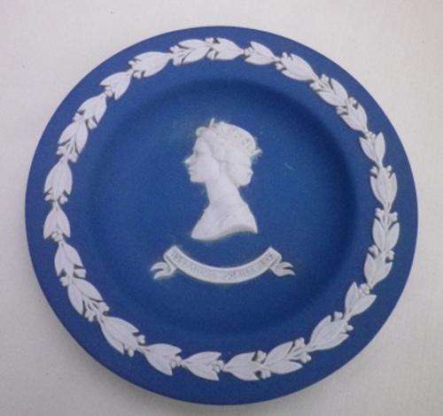 VINTAGE WEDGWOOD PORTLAND BLUE JASPERWARE QUEEN ELIZABETH II SILVER JUBILEE 1952-77 PIN DISH