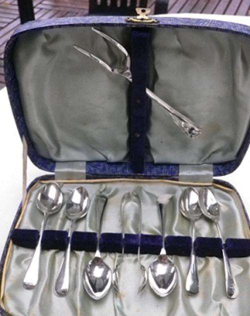 LOVELY 8-PIECE SILVER-PLATED EPNS CAKE SET: 6 MATCHING SPOONS, SUGAR TONGS+MUFFIN FORK