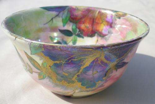 SPLENDID & UNUSUAL RAINBOW COLORED VINTAGE MALING Newcastle-on-Tyne lustreware round bowl. 6439