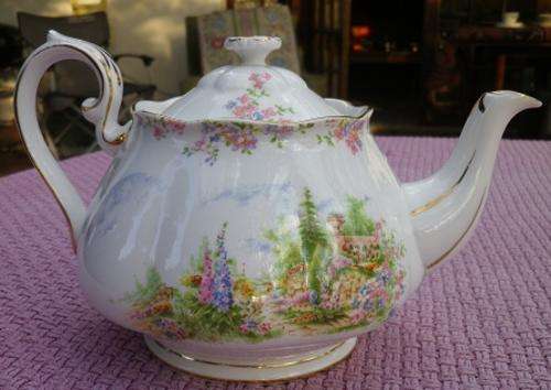 WOW! 1930s ROYAL ALBERT 'KENTISH ROCKERY" LARGE TEA POT Queen Mary Crown mark. Reg. No: 816998