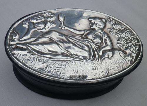 BEAUTIFUL ART NOUVEAU DESIGN OVAL LEATHER JEWELERY CASE SILVER TOP. LONDON, 1993, KEYFORD FRAMES LTD