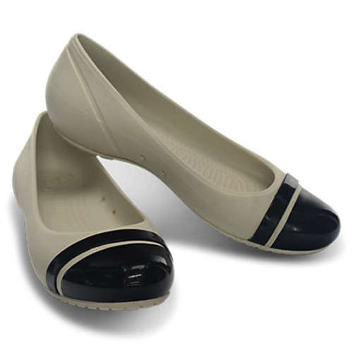 CROCS - CAP TOE FLAT SIZE 8 - Wear in comfort walk in style!