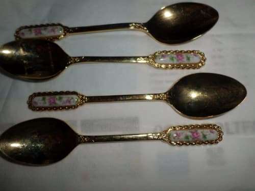 4 CAKE FORKS COLOUR GOLD WITH PRETTY PICTURE