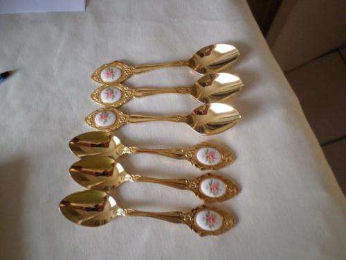 6 TEASPOONS WITH FLOWER MOTIF  24 KARATE GOLD PLATED IN ORIGINAL BOX