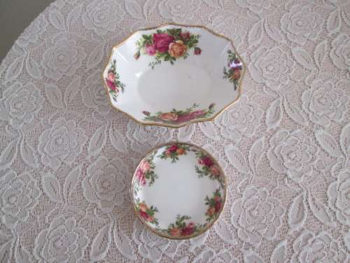 ROYAL ALBERT OLD COUNTRY ROSE 2 TRINKET HOLDERS
