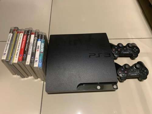 Sony PlayStation 3 slim +10 games and 2 controllers