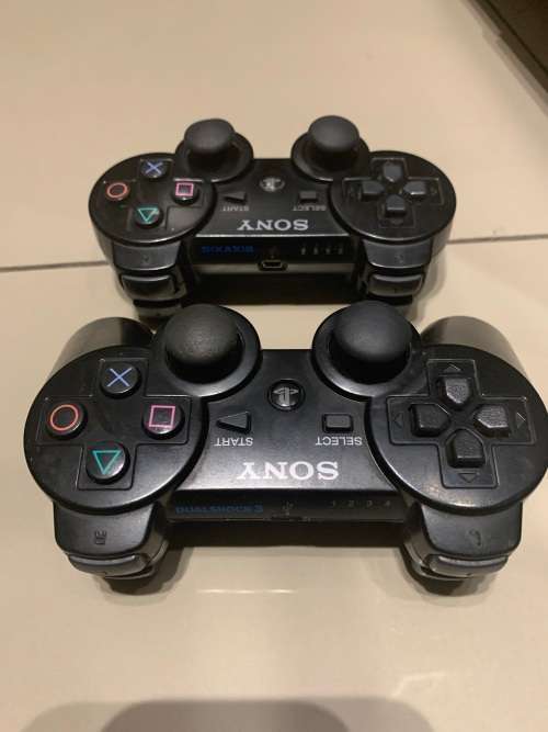 Sony PlayStation 3 slim +10 games and 2 controllers