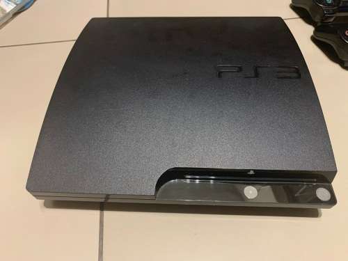 Sony PlayStation 3 slim +10 games and 2 controllers