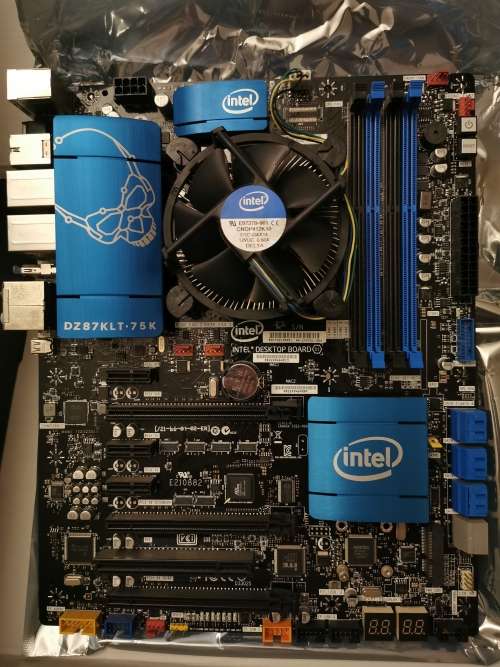 Intel DZ87KLT-75K Mainboard with i7-4770 CPU