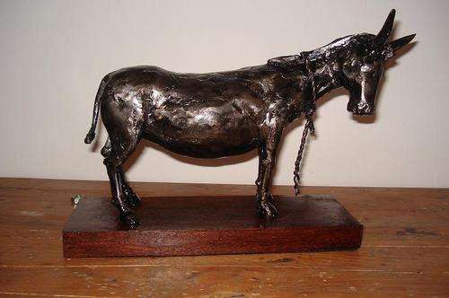 CRAZY R1 START!!!! Classic & classy DONKEY sculpture - Owen Claassen: