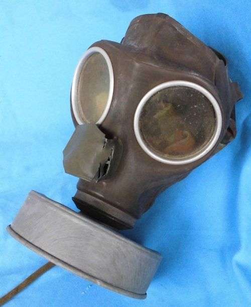 Original German World War II Gas Mask with Filter   (7c/9)