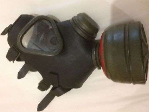 Original German Army Bundeswehr Gas Mask   ()