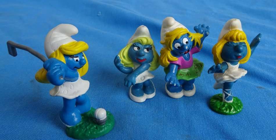 4 different Peyo Schleich Bully Smurfs Smurfette (11c/47)