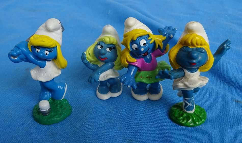 4 different Peyo Schleich Bully Smurfs Smurfette (11c/47)