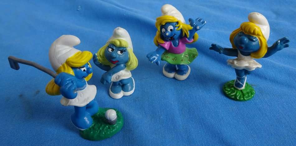 4 different Peyo Schleich Bully Smurfs Smurfette (11c/47)