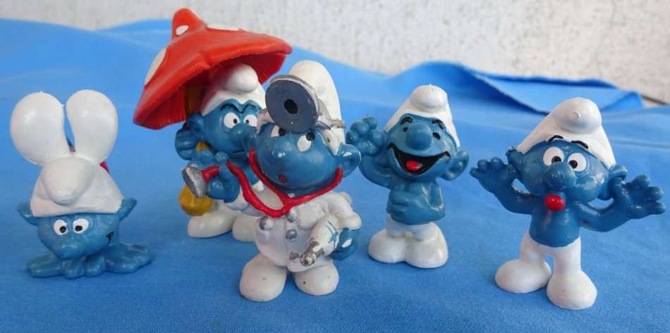 5 different Peyo Schleich Bully Smurfs  (13c/34)