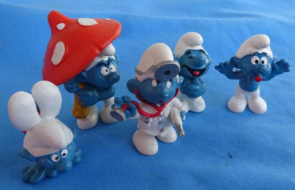 5 different Peyo Schleich Bully Smurfs  (13c/34)