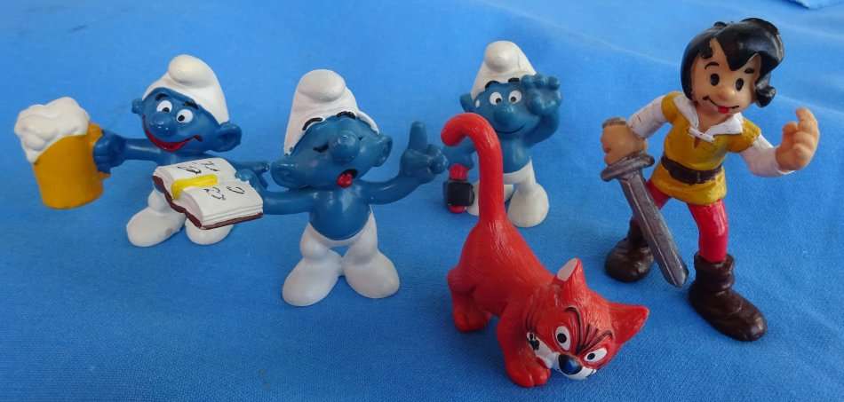 5 different Peyo Schleich Bully Smurfs  (13c/35)