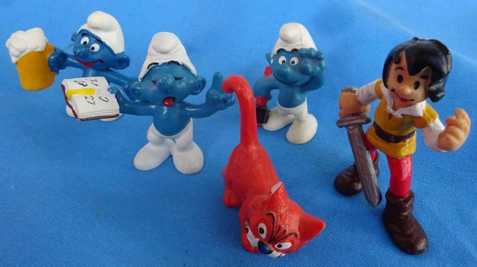 5 different Peyo Schleich Bully Smurfs  (13c/35)
