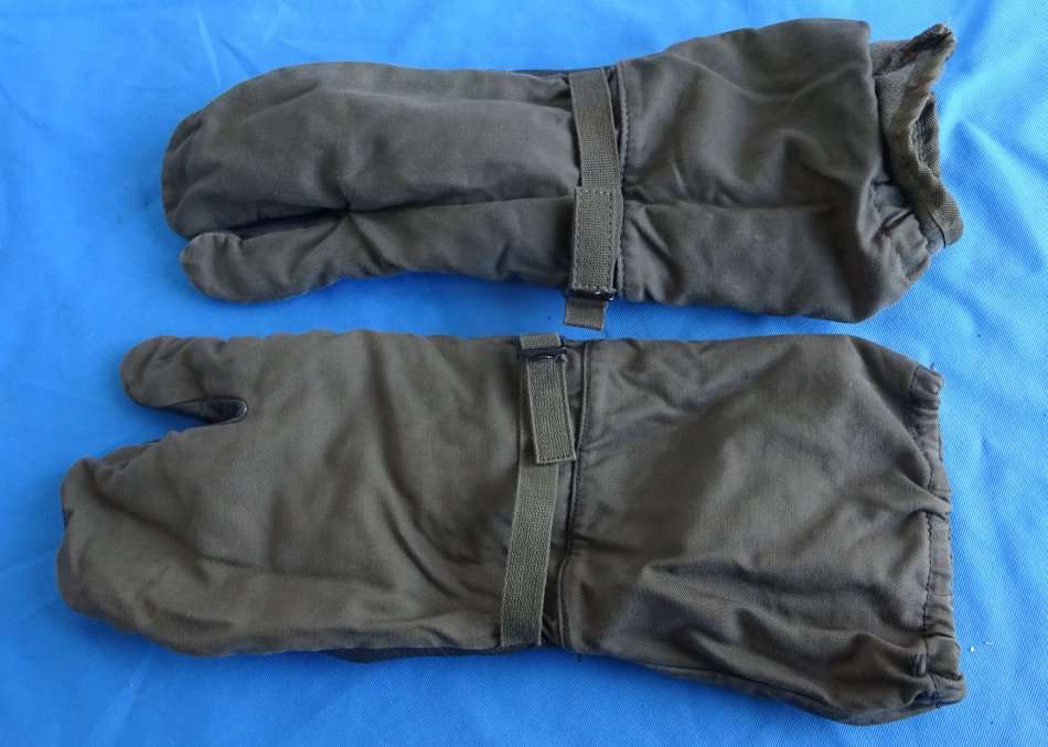 Original German Army Bundeswehr Gloves size L  (D2/31)