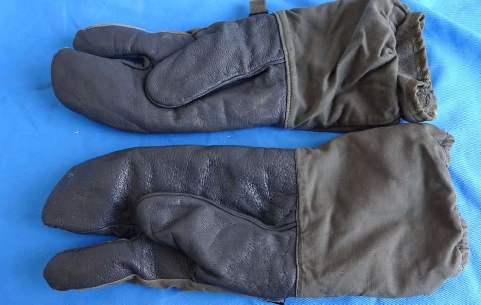 Original German Army Bundeswehr Gloves size L  (D2/31)
