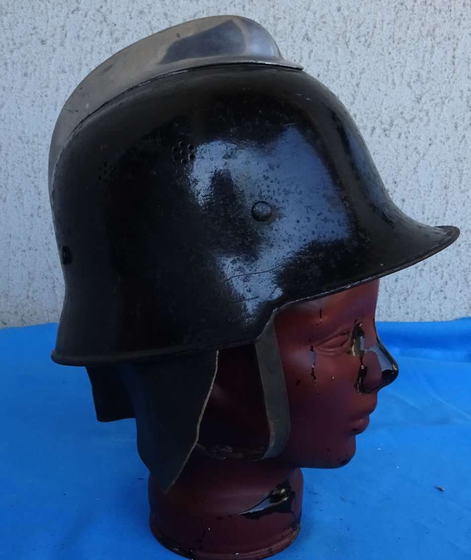Original German WWII  fire-brigade Helmet (D12/22)