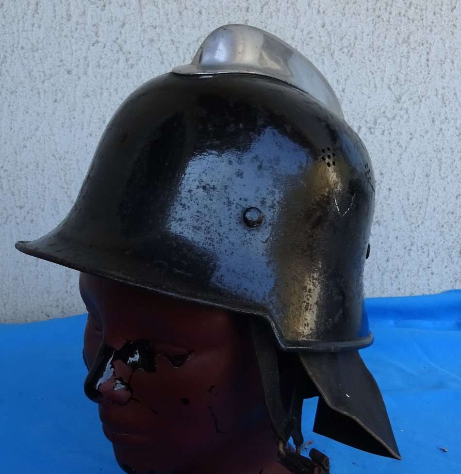 Original German WWII  fire-brigade Helmet (D12/22)