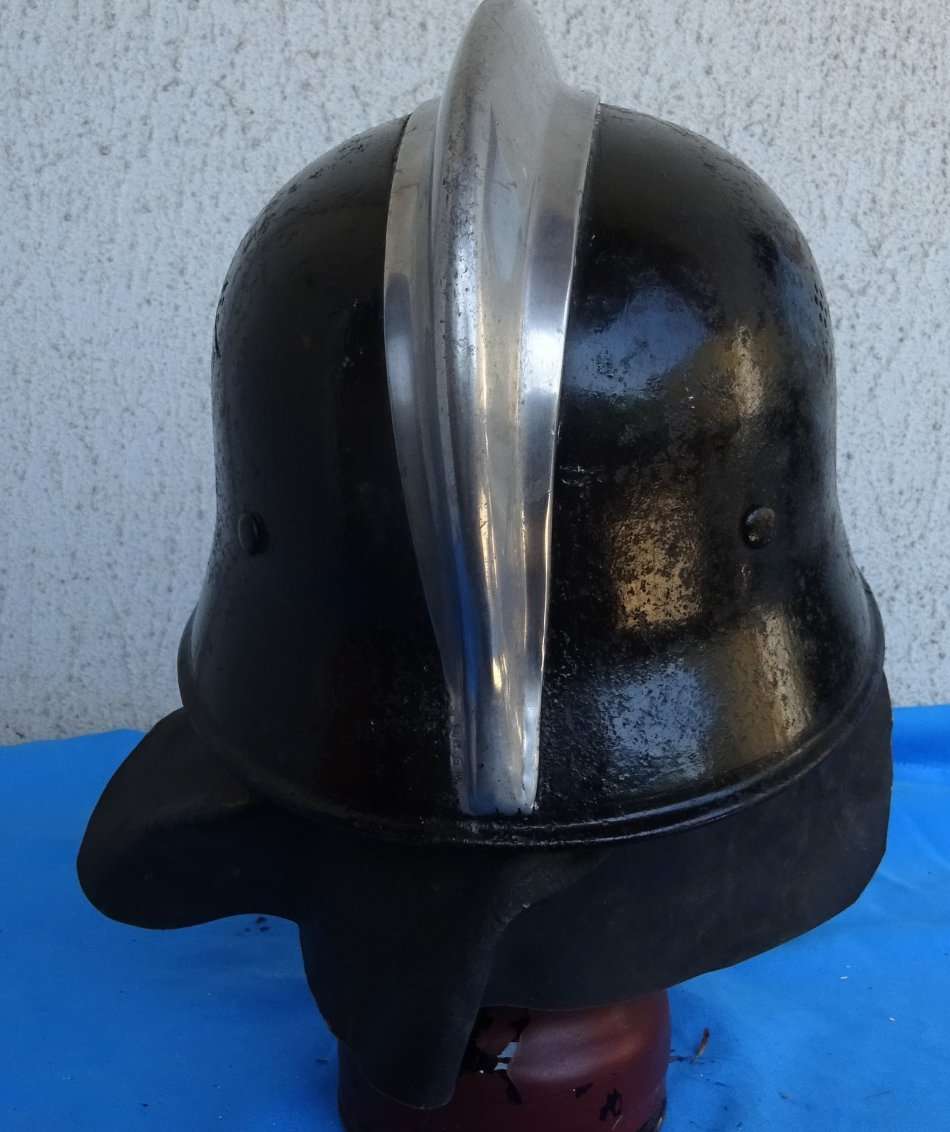 Original German WWII  fire-brigade Helmet (D12/22)