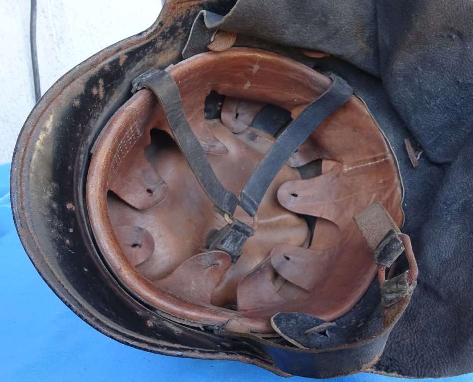 Original German WWII  fire-brigade Helmet (D12/22)