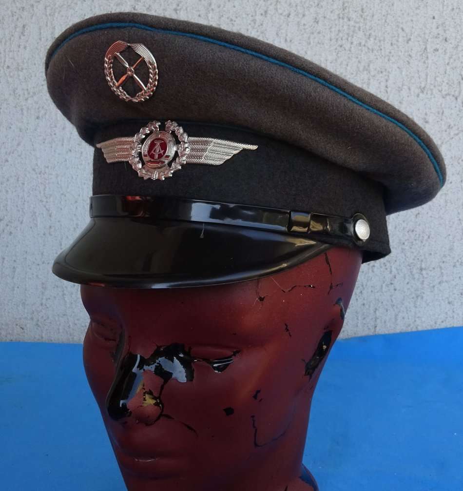 Original east German Army NVA Airforce Cap (D3/29)
