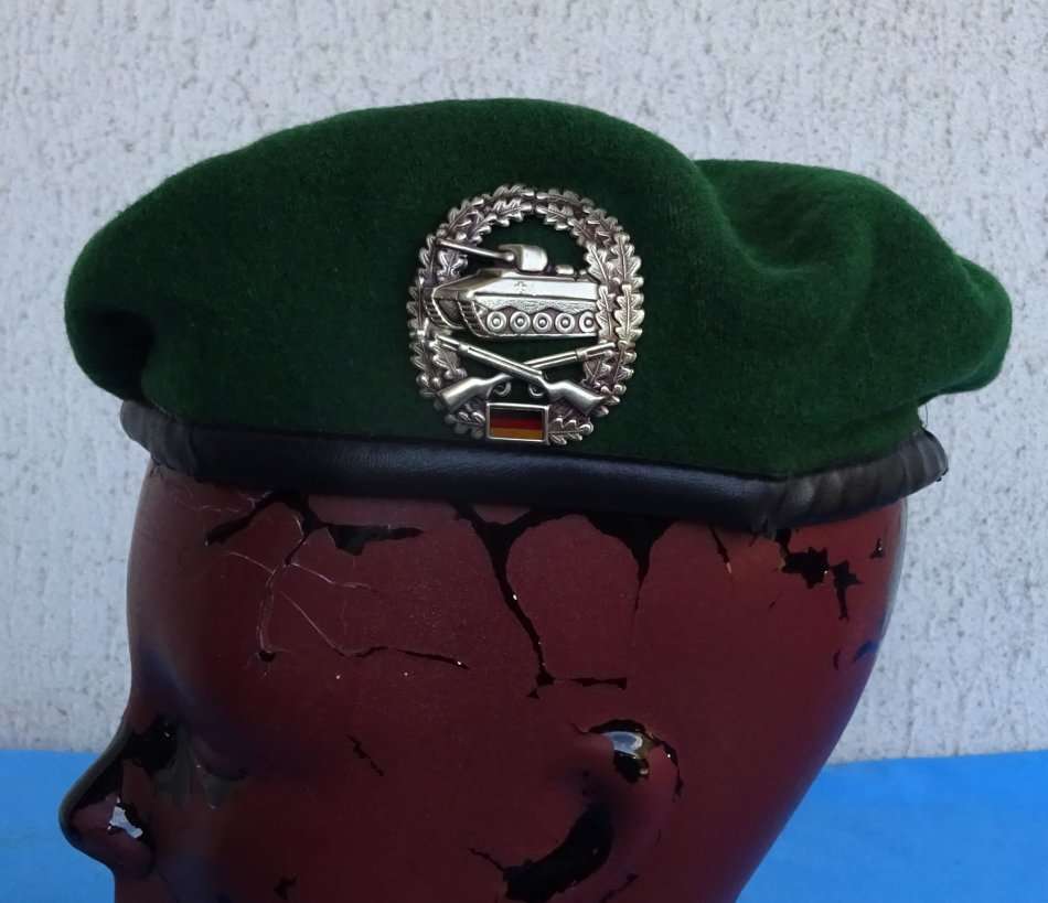 Original German Army Bundeswehr armoured infantryman/ Panzer Beret (D4/38)