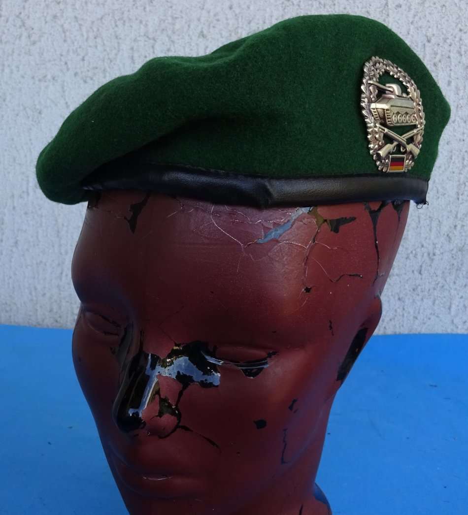 Original German Army Bundeswehr armoured infantryman/ Panzer Beret (D4/38)